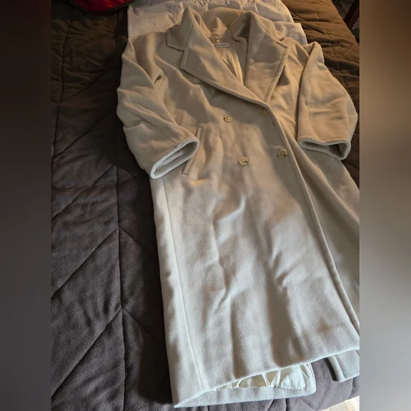 Max Mara HOT ITEM! The ORIGINAL Double Breasted Icon Coat in Neutral. Sz 6/38.